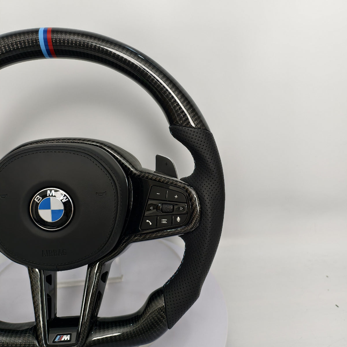 Volante BMW M de Carbono y Cuero Perforado | Base Plana, Levas de Cambio, Mandos Multifunción y Airbag