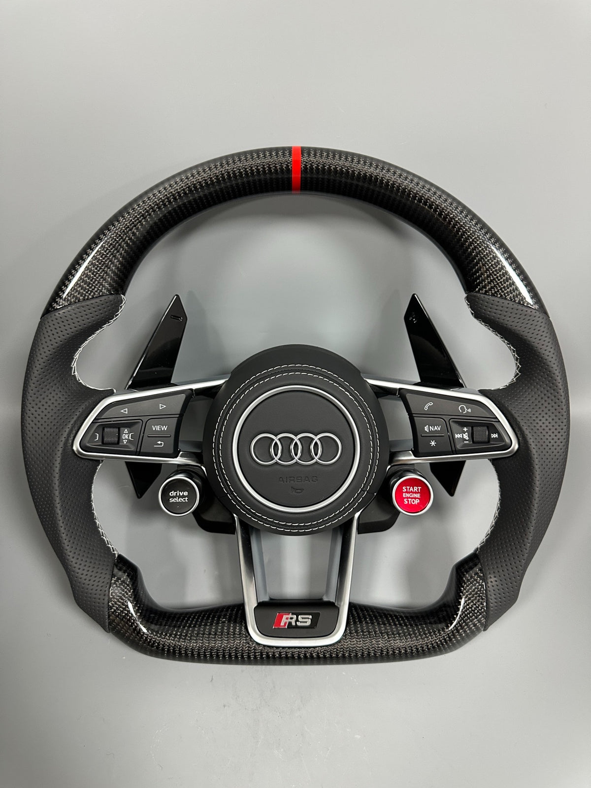 Volante Audi RS Deportivo en Carbono y Piel Perforada | Marcador Rojo, Levas, Drive Select, Botón Start, Fondo Plano y Airbag