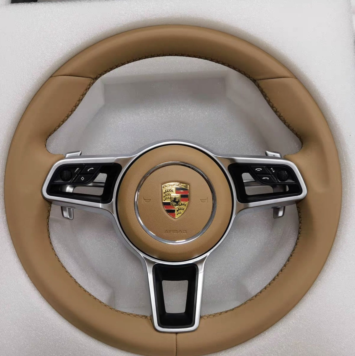 Volante Porsche en Cuero Beige Camel | Levas de Cambio, Mandos Multifunción, Radios Metalizados y Airbag