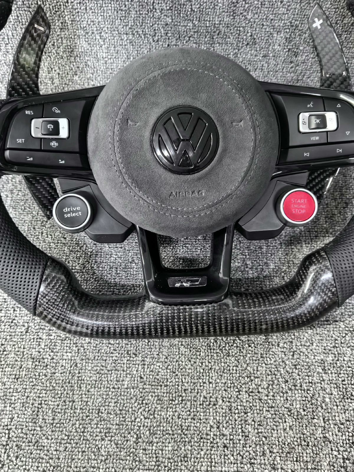 Volante Deportivo Volkswagen R de Carbono, Cuero Perforado y LED con Levas, Drive Select, Start Engine Stop y Airbag Incluido