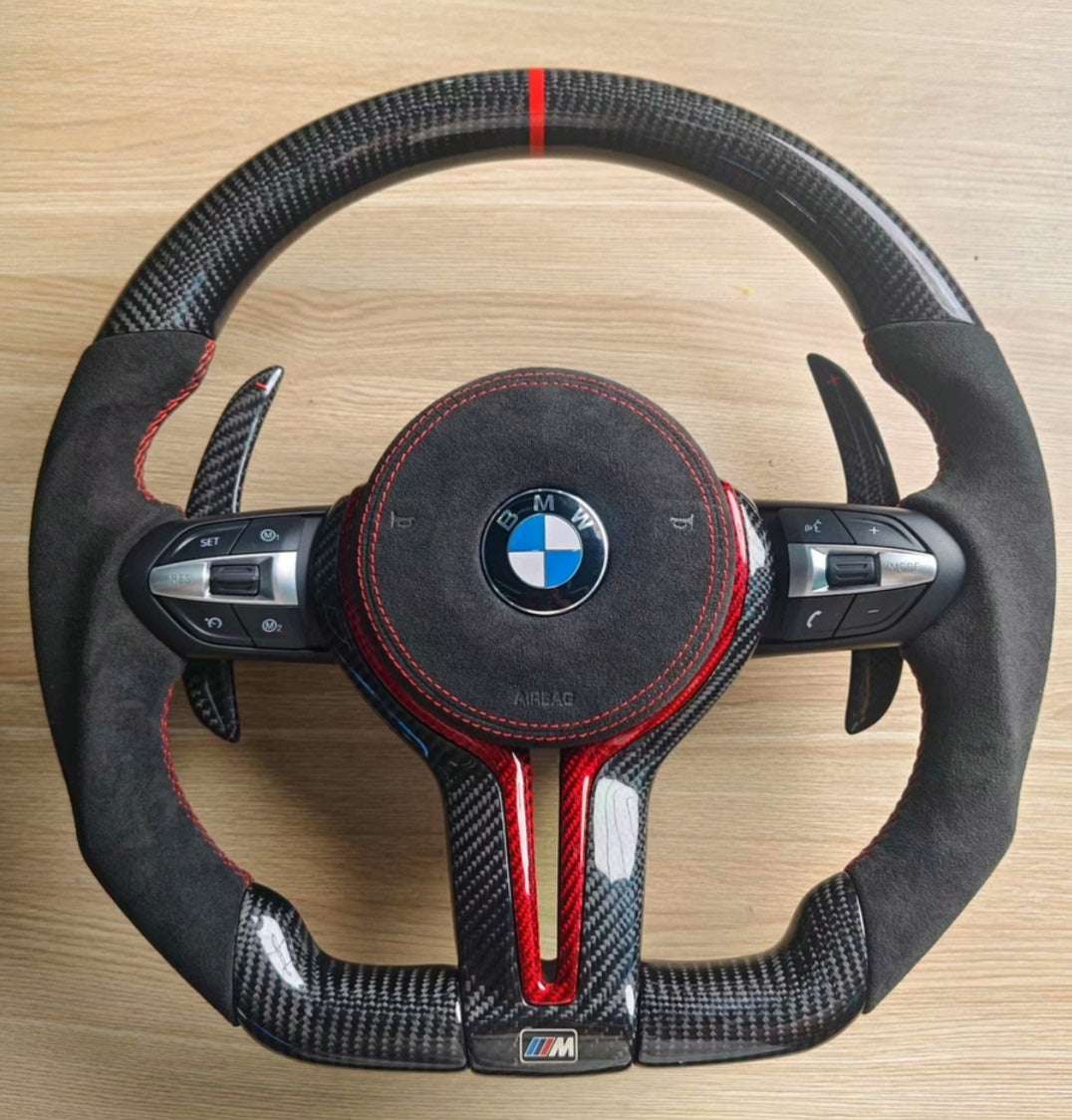 Volante BMW M Performance en Fibra de Carbono y Alcántara | Levas de Carbono, Botones M1/M2, Multifunción, Airbag y Detalles Rojos
