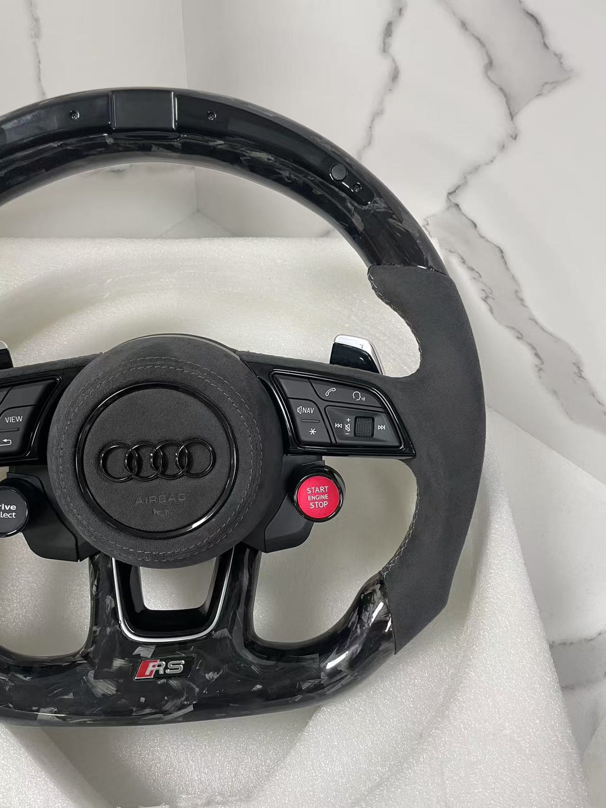 Volante Audi RS Deportivo en Carbono Forjado y Alcántara | Display LED, Levas, Drive Select, Start Engine Stop, Multifunción y Airbag