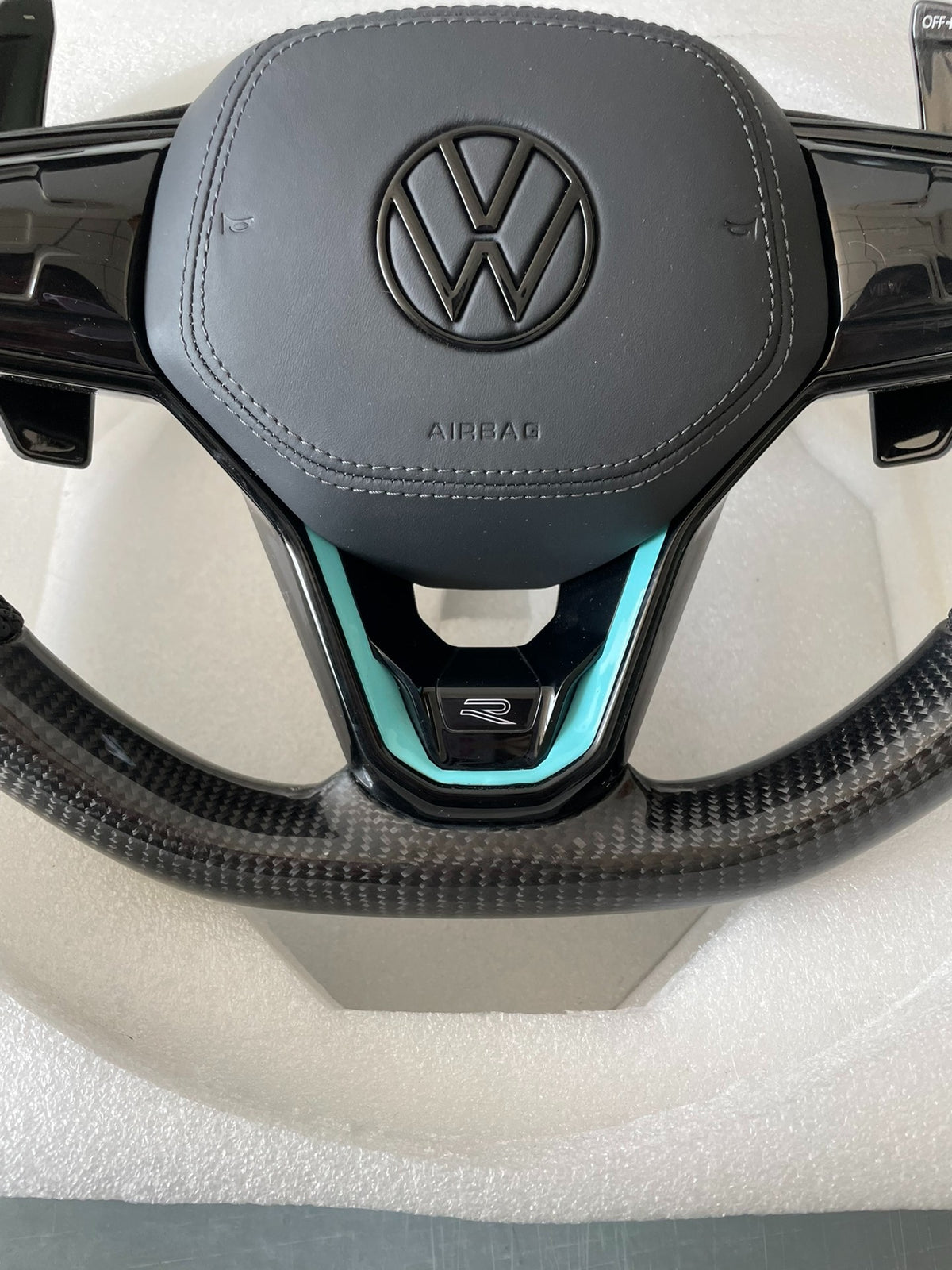 Volante Volkswagen R Deportivo en Fibra de Carbono y Cuero Perforado | Detalles Turquesa, Levas, Mandos Táctiles, Multifunción y Airbag