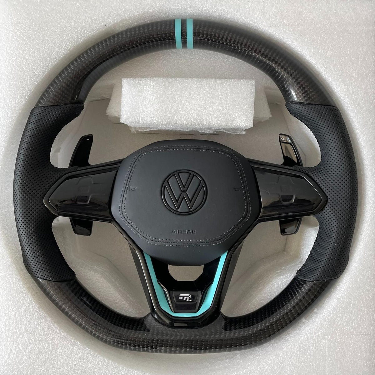Volante Volkswagen R Deportivo en Fibra de Carbono y Cuero Perforado | Detalles Turquesa, Levas, Mandos Táctiles, Multifunción y Airbag