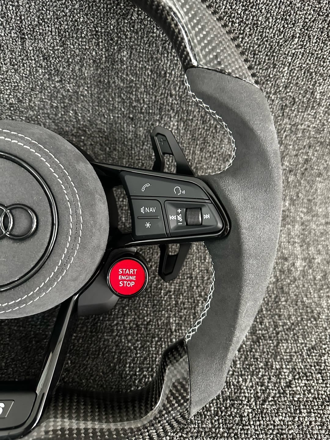 Volante Audi RS Deportivo en Fibra de Carbono y Alcántara Gris | Levas, Drive Select, Start Engine Stop, Multifunción y Airbag