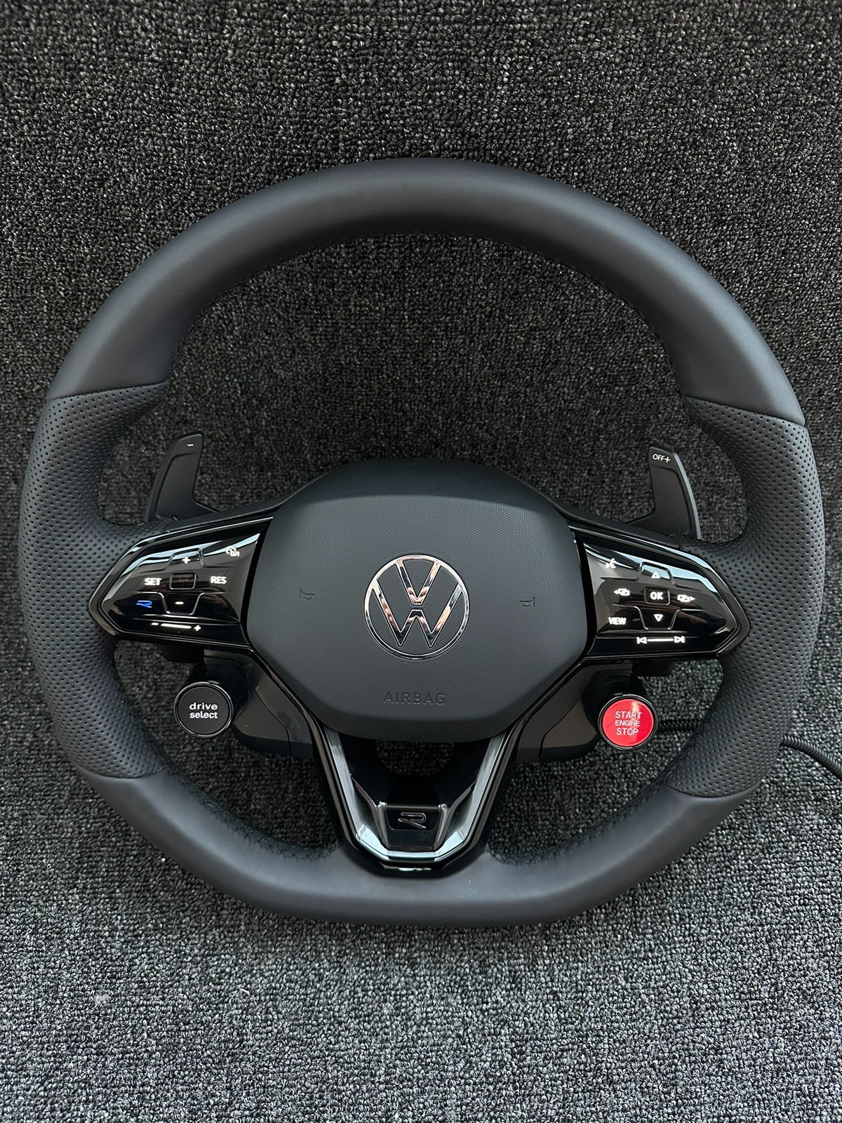 Volante Volkswagen R Deportivo en Cuero Negro Liso y Perforado | Levas, Mandos Táctiles, Drive Select, Start Engine Stop y Airbag