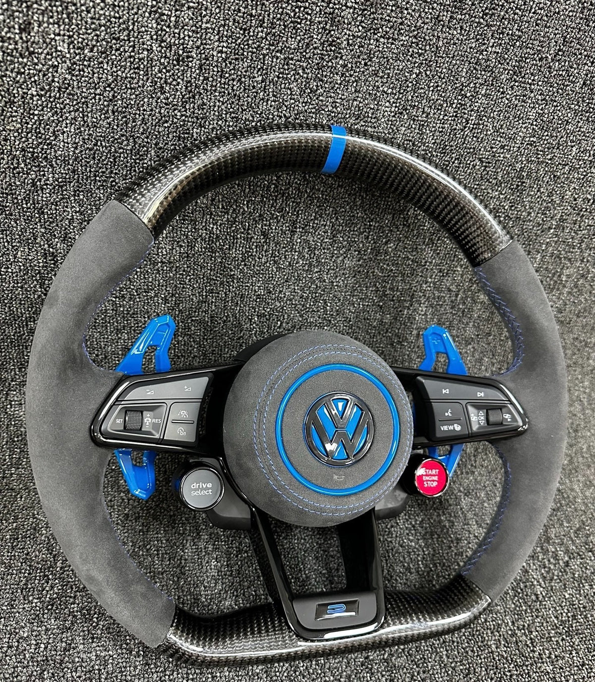 Volante Volkswagen R Deportivo en Fibra de Carbono y Alcántara Gris | Levas Azules, Drive Select, Start Engine Stop, Multifunción y Airbag