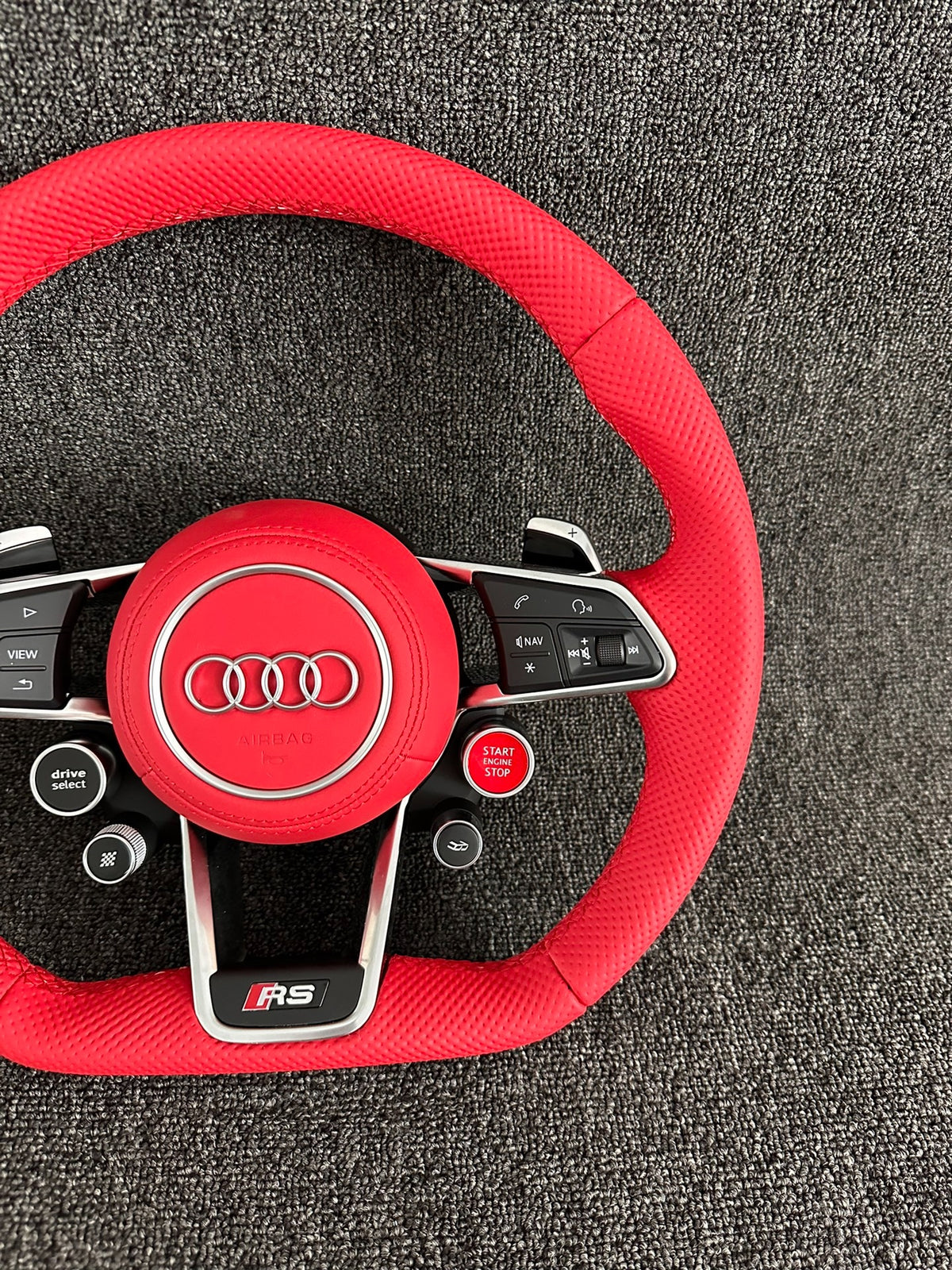Volante Audi RS Deportivo en Cuero Rojo Perforado | Levas, Drive Select, Start Engine Stop, Botones Deportivos, Multifunción y Airbag