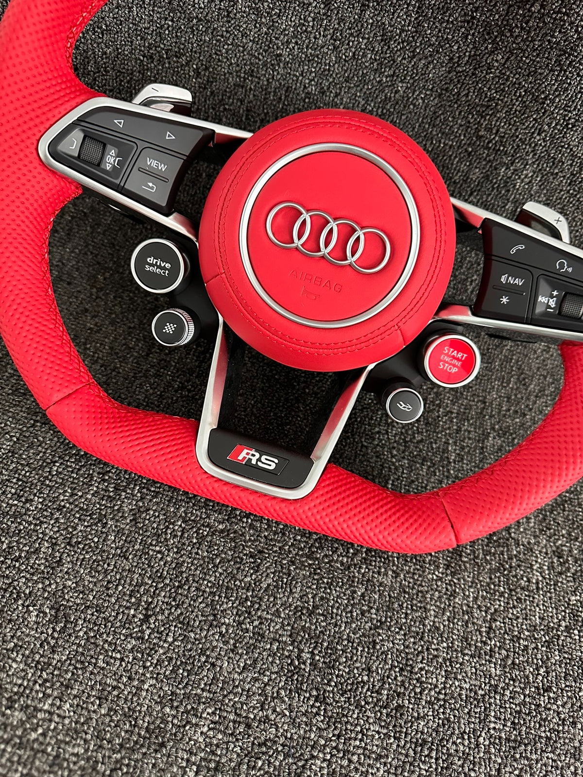 Volante Audi RS Deportivo en Cuero Rojo Perforado | Levas, Drive Select, Start Engine Stop, Botones Deportivos, Multifunción y Airbag