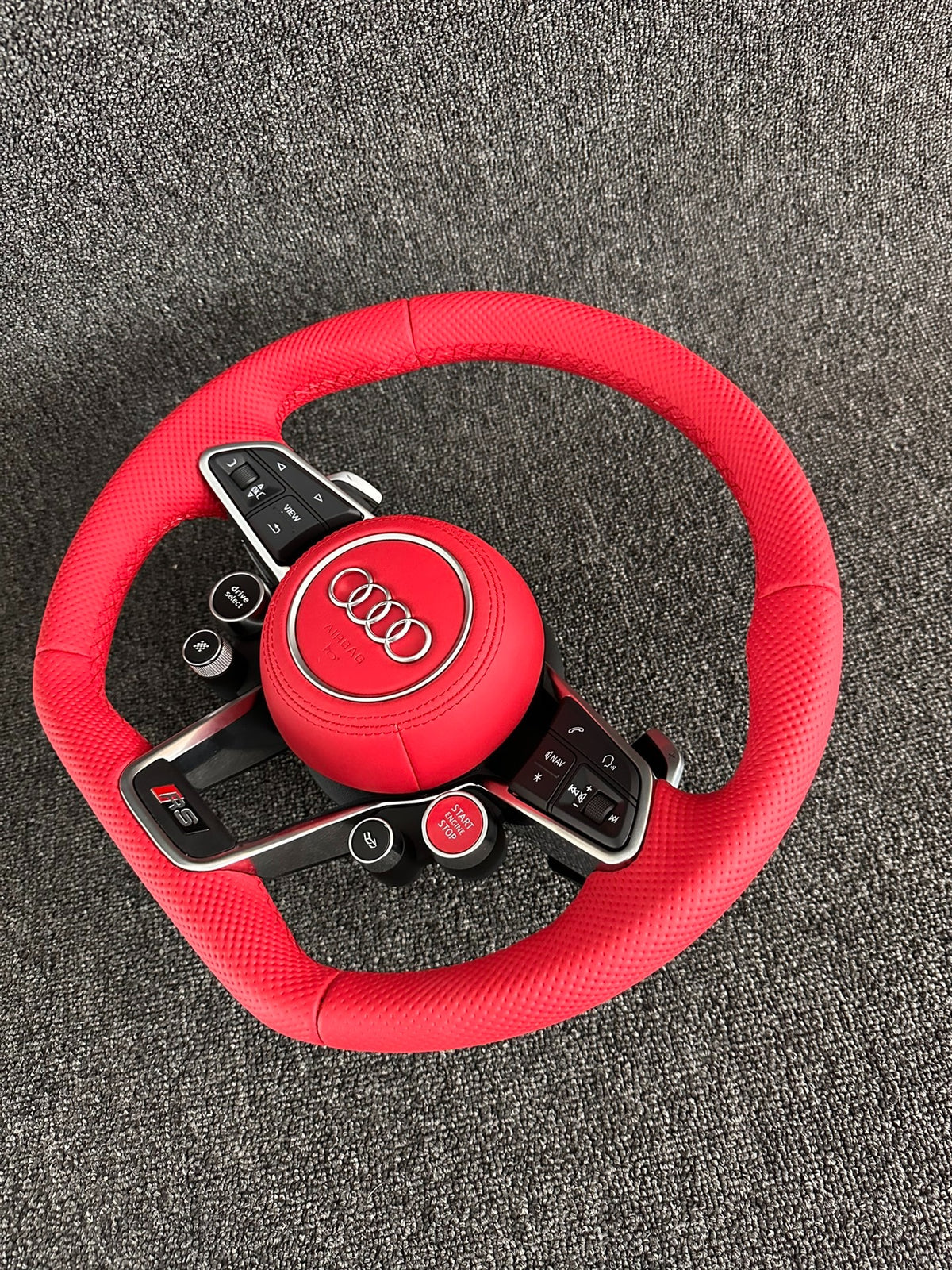 Volante Audi RS Deportivo en Cuero Rojo Perforado | Levas, Drive Select, Start Engine Stop, Botones Deportivos, Multifunción y Airbag
