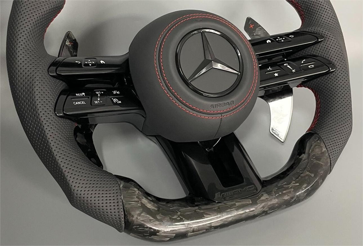 Volante Mercedes-AMG Performance en Carbono Forjado y Cuero Perforado | Cuatro Levas, Multifunción, Airbag y Costuras Rojas