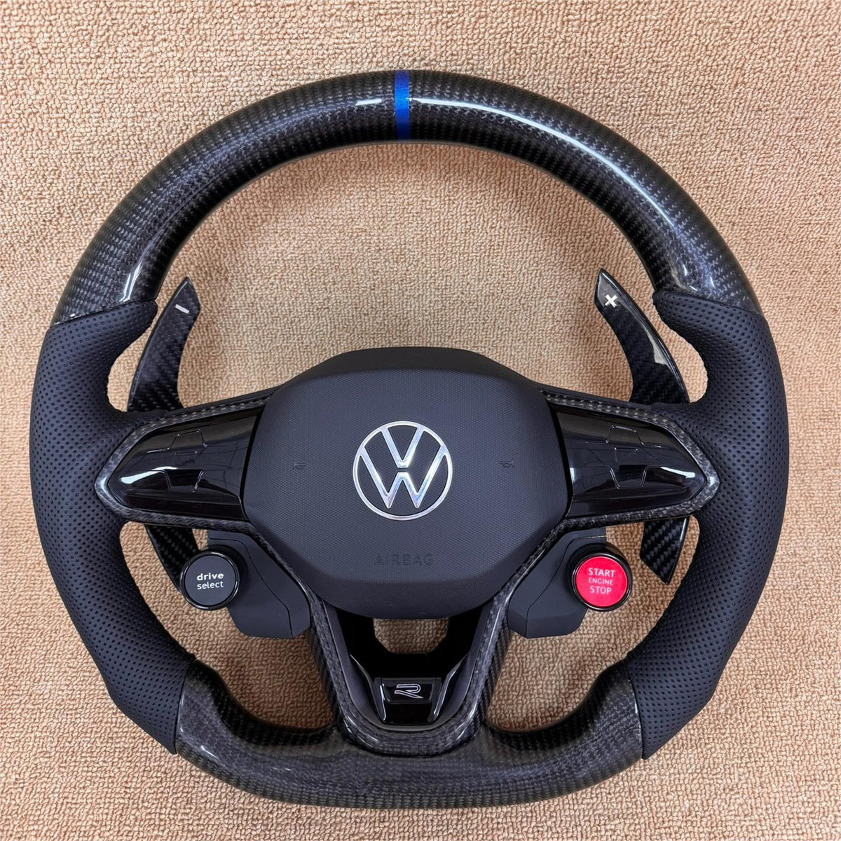 Volante Deportivo Volkswagen R-Line de Fibra de Carbono y Cuero Perforado con Mandos Multifunción