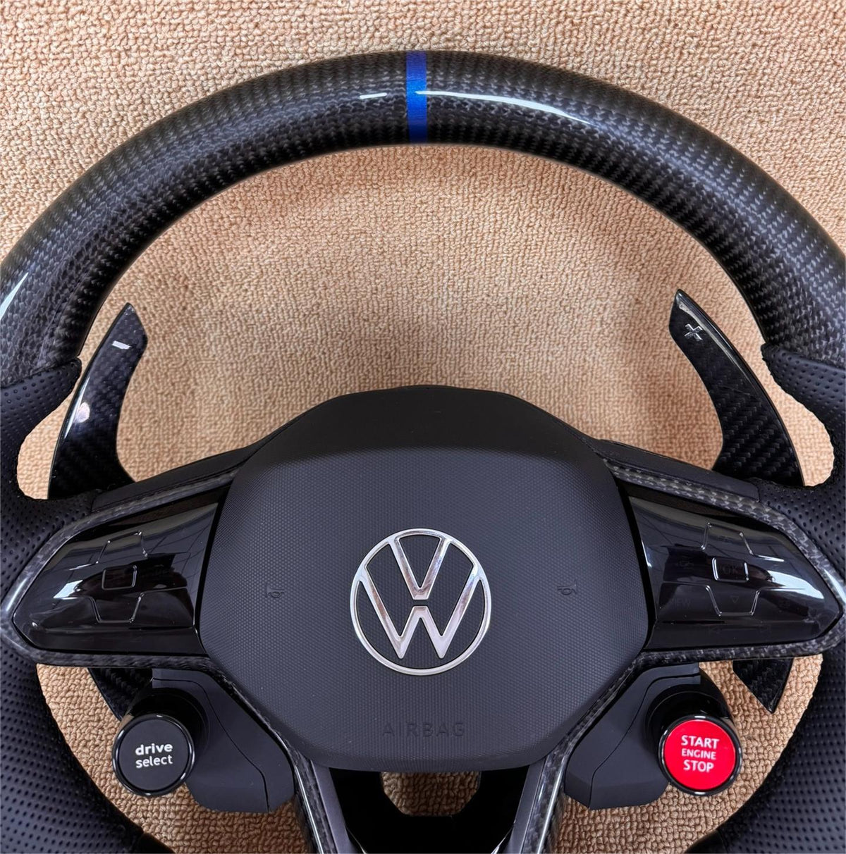 Volante Deportivo Volkswagen R-Line de Fibra de Carbono y Cuero Perforado con Mandos Multifunción