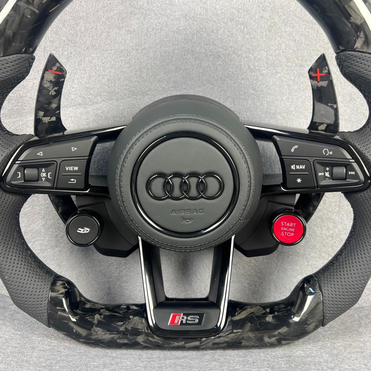 Volante Audi RS Performance en Fibra de Carbono y Cuero Perforado con Levas, Multifunción y Start/Stop
