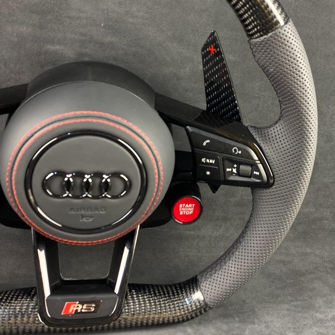 Volante Audi RS Performance en Fibra de Carbono, Cuero Perforado, Levas y Multifunción
