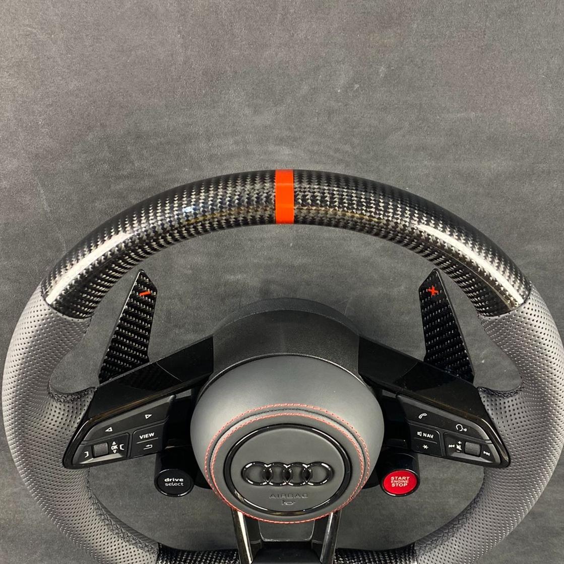 Volante Audi RS Performance en Fibra de Carbono, Cuero Perforado, Levas y Multifunción