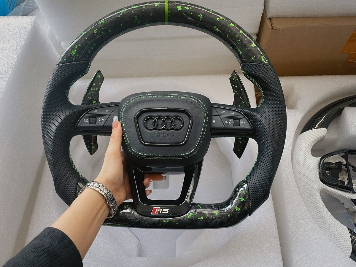 Volante Audi RS Performance en Fibra de Carbono, Cuero Perforado y Costuras Verdes con Levas y Multifunción