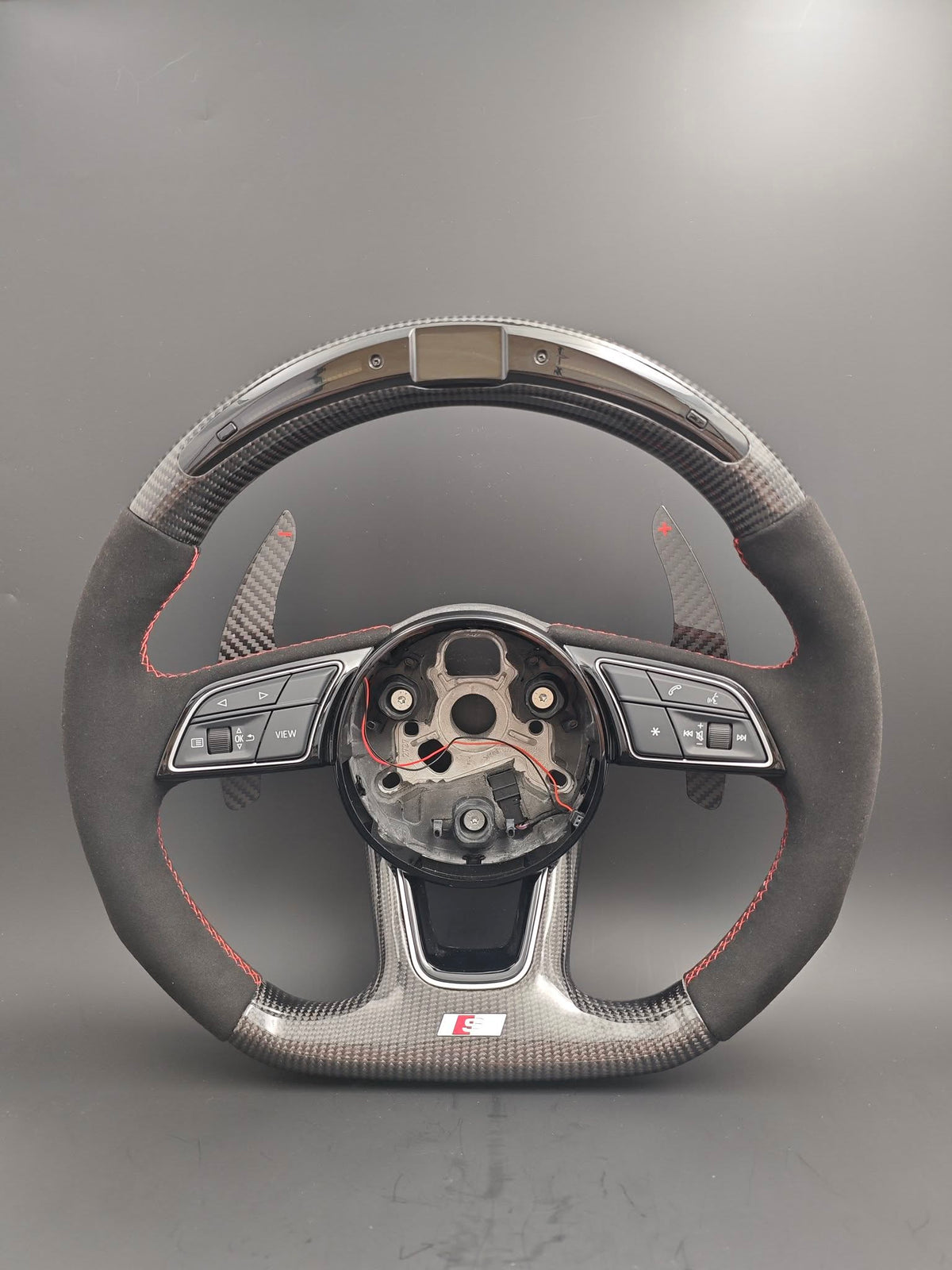 Volante Audi RS Performance Carbono + Alcantara con Pantalla, Levas y Costuras Rojas