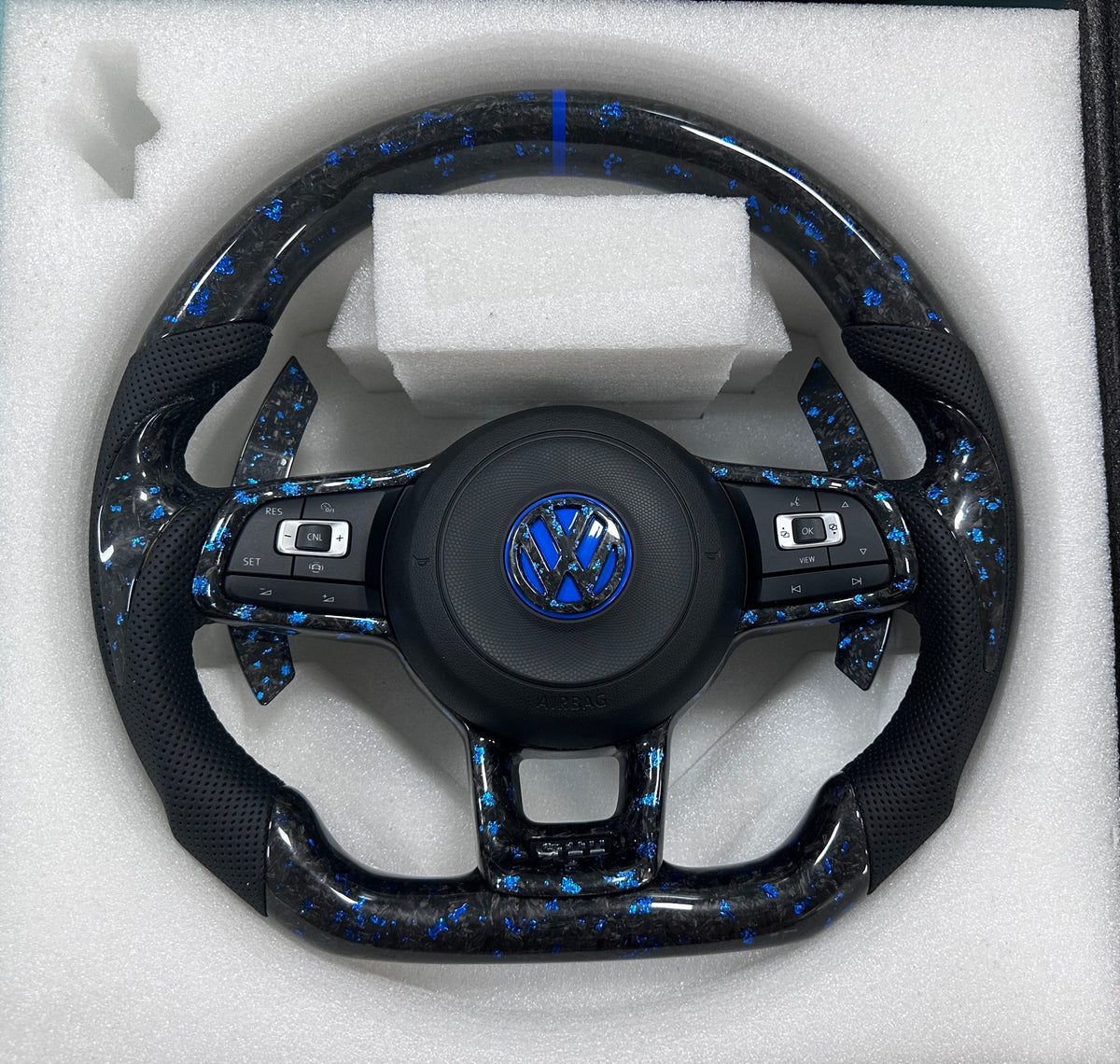 Volante Volkswagen Golf GTI Performance Personalizado en Carbono Forjado Negro y Azul con Levas y Multifunción