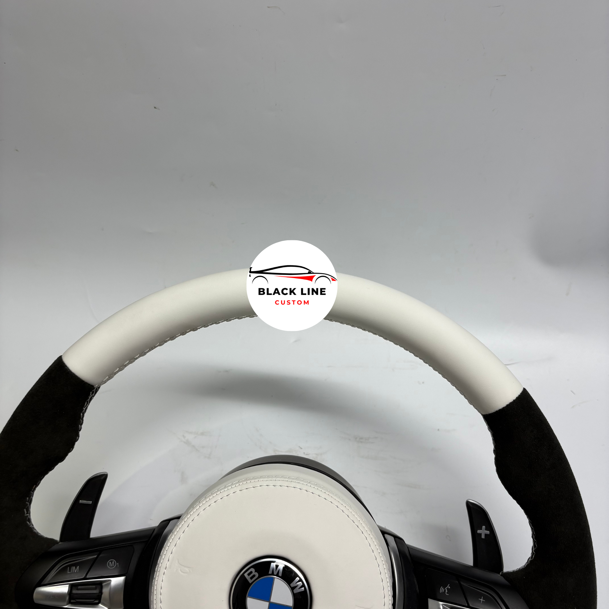 Volante BMW M en cuero blanco y Alcántara negra – Personalizado a medida - BlackLine Custom