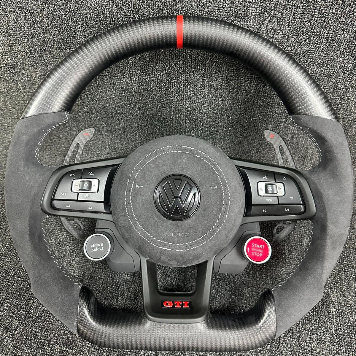 Volante Volkswagen Golf GTI Performance en Fibra de Carbono y Alcantara con Levas, Multifunción, Drive Select y Start/Stop