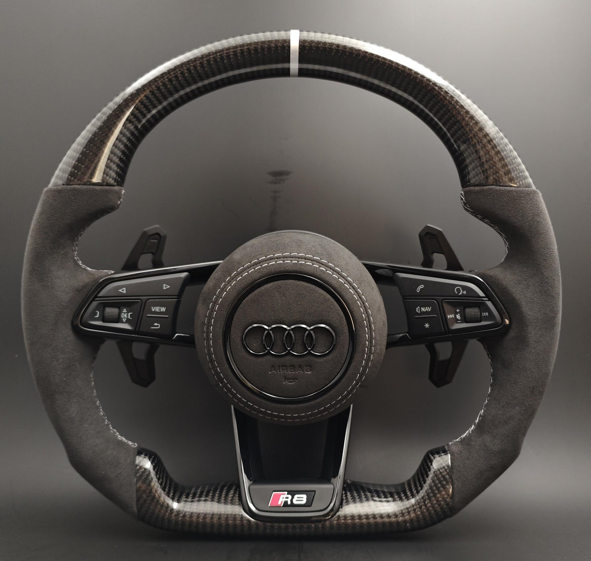 Volante Audi RS Performance en Fibra de Carbono y Alcantara con Levas, Multifunción y Costuras Blancas