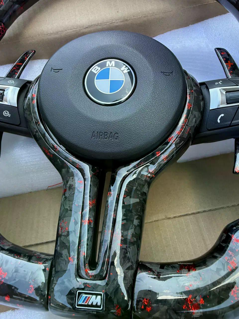 Volante BMW M Performance en Acabado Carbono Negro con Detalles Rojos, Levas, M1/M2 y Multifunción