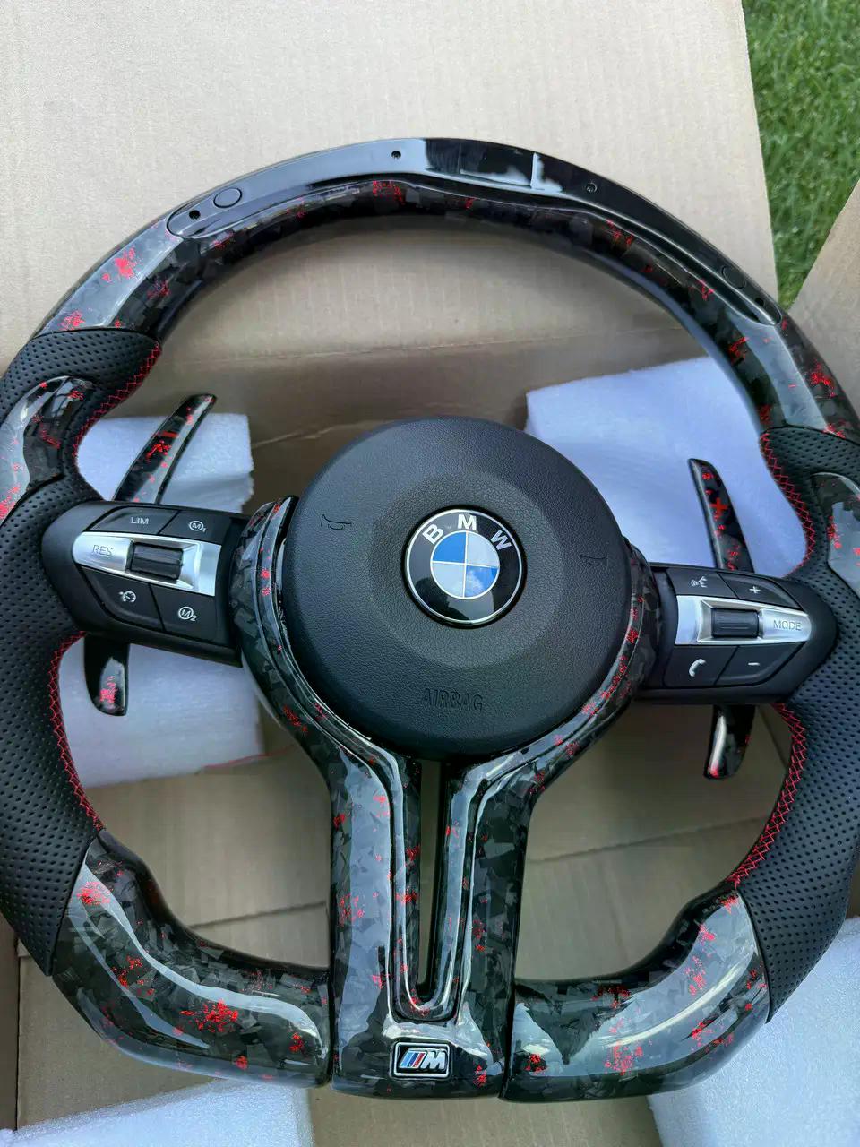 Volante BMW M Performance en Acabado Carbono Negro con Detalles Rojos, Levas, M1/M2 y Multifunción