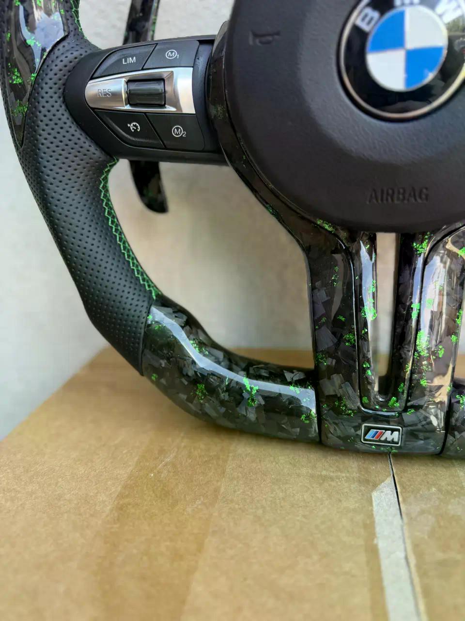 Volante BMW M Personalizado en Carbono Negro con Detalles Verdes, Levas, M1/M2 y Multifunción