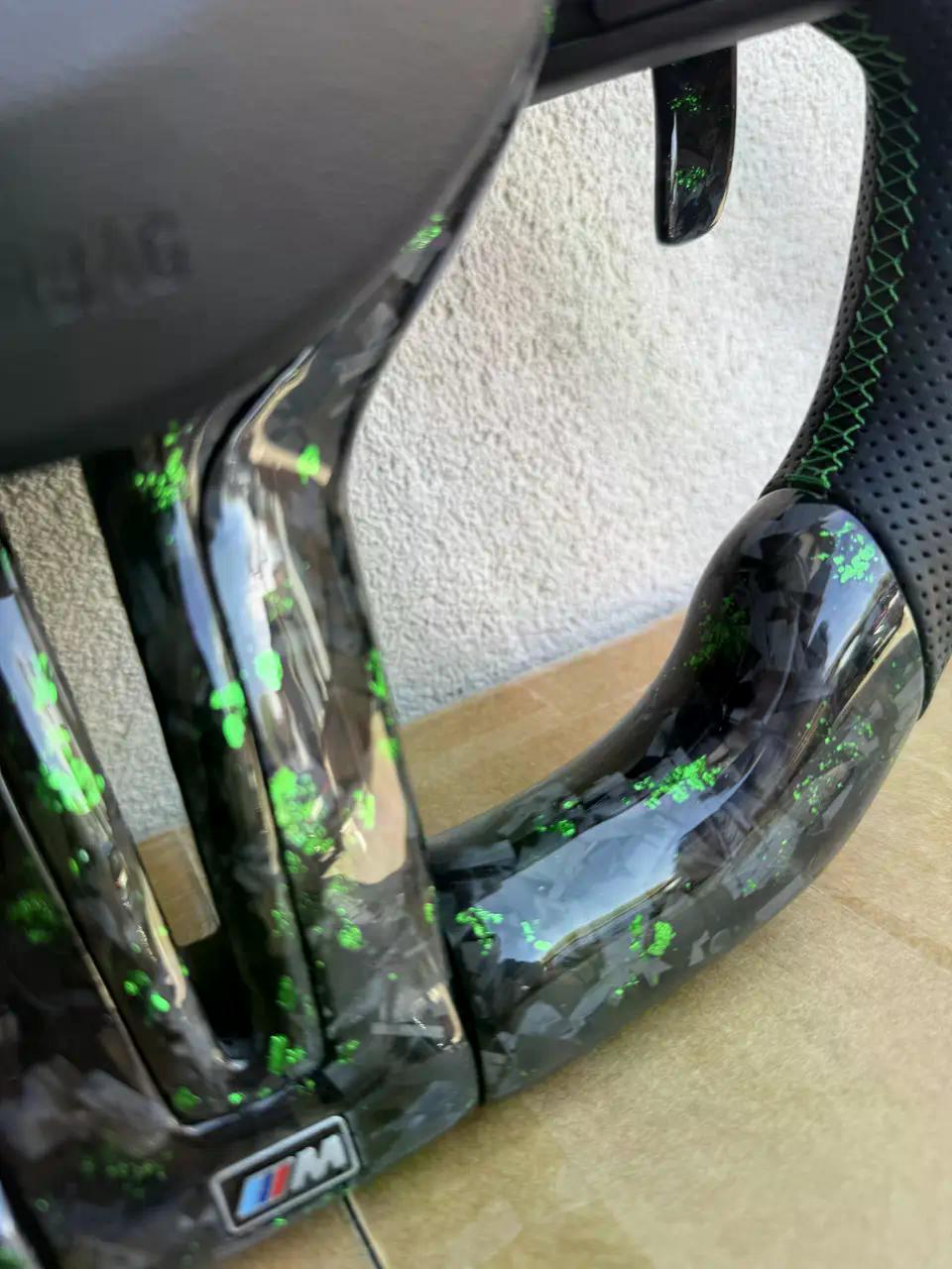 Volante BMW M Personalizado en Carbono Negro con Detalles Verdes, Levas, M1/M2 y Multifunción