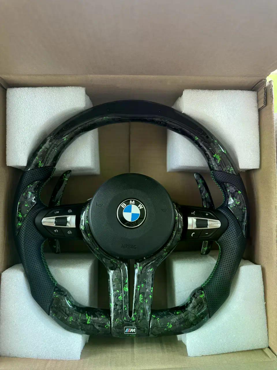 Volante BMW M Personalizado en Carbono Negro con Detalles Verdes, Levas, M1/M2 y Multifunción