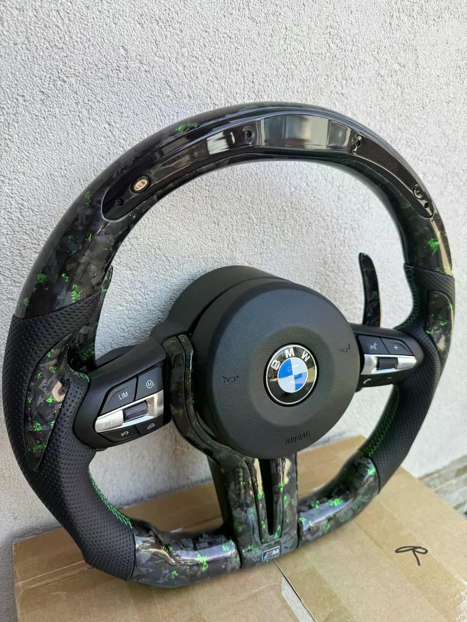 Volante BMW M Personalizado en Carbono Negro con Detalles Verdes, Levas, M1/M2 y Multifunción