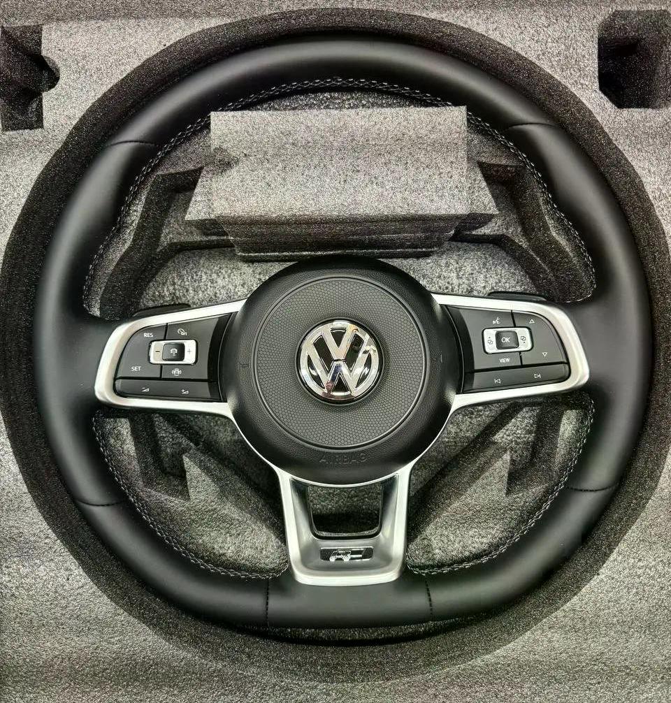 Volante Volkswagen R en Cuero Negro con Costuras, Multifunción y Acabado Deportivo