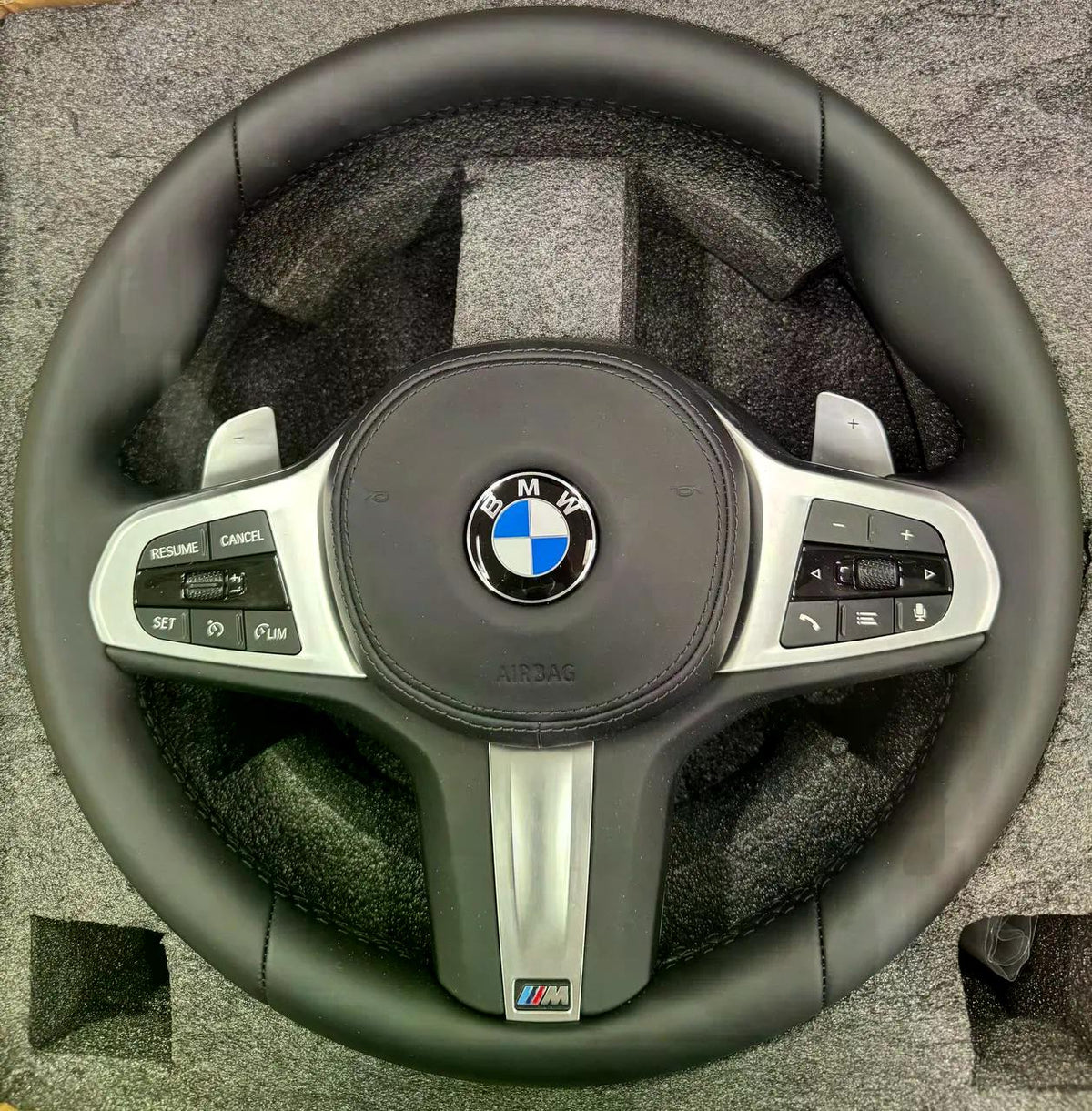 Volante BMW M Sport en Cuero Negro con Levas, Multifunción y Acabado Plateado
