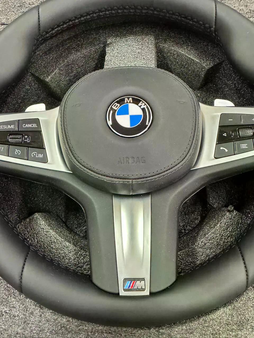Volante BMW M Sport en Cuero Negro con Levas, Multifunción y Acabado Plateado