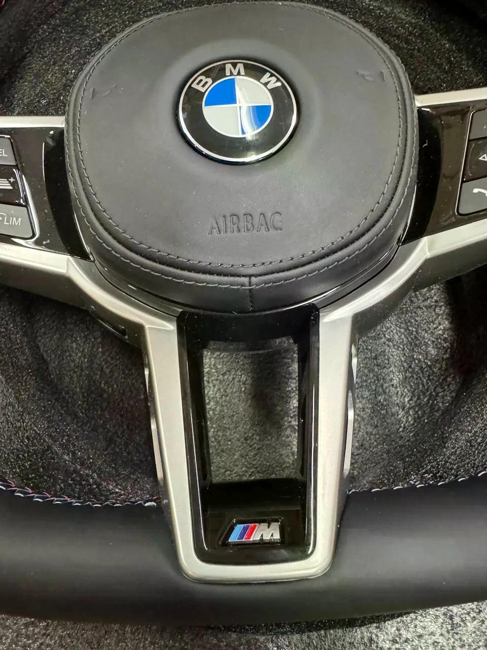Volante BMW M Sport en Cuero Negro con Levas, Multifunción y Detalles M