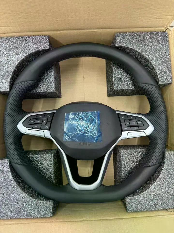 Volante Volkswagen Deportivo en Cuero Negro Perforado con Multifunción y Acabados Plateados