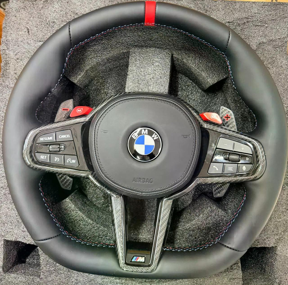 Volante BMW M Performance en Cuero Negro con Fibra de Carbono, Levas y Botones M1/M2