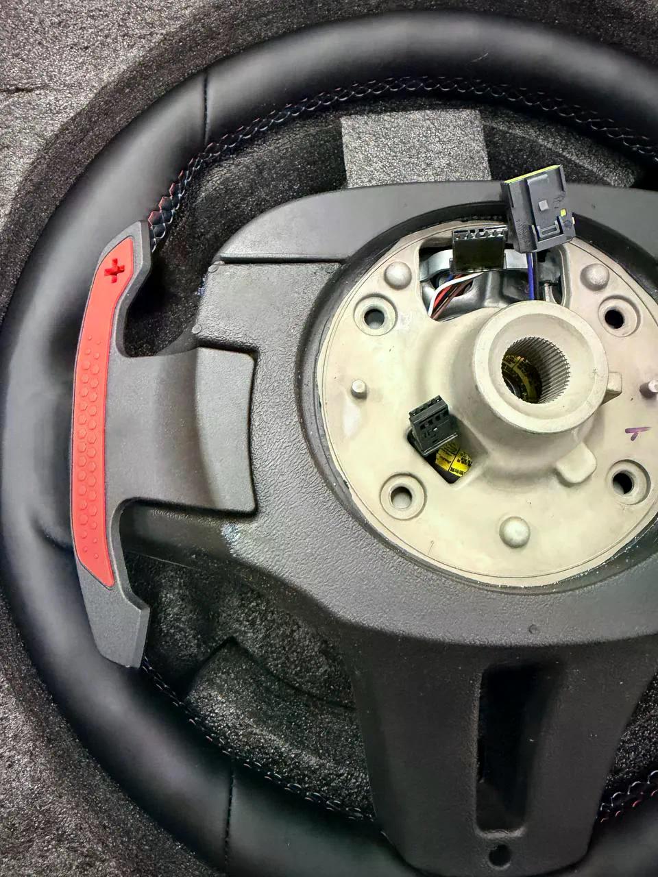 Volante BMW M Performance en Cuero Negro con Fibra de Carbono, Levas y Botones M1/M2