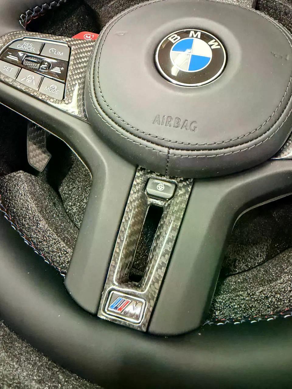 Volante BMW M Performance en Cuero Negro con Fibra de Carbono, Levas, M1/M2 y Multifunción