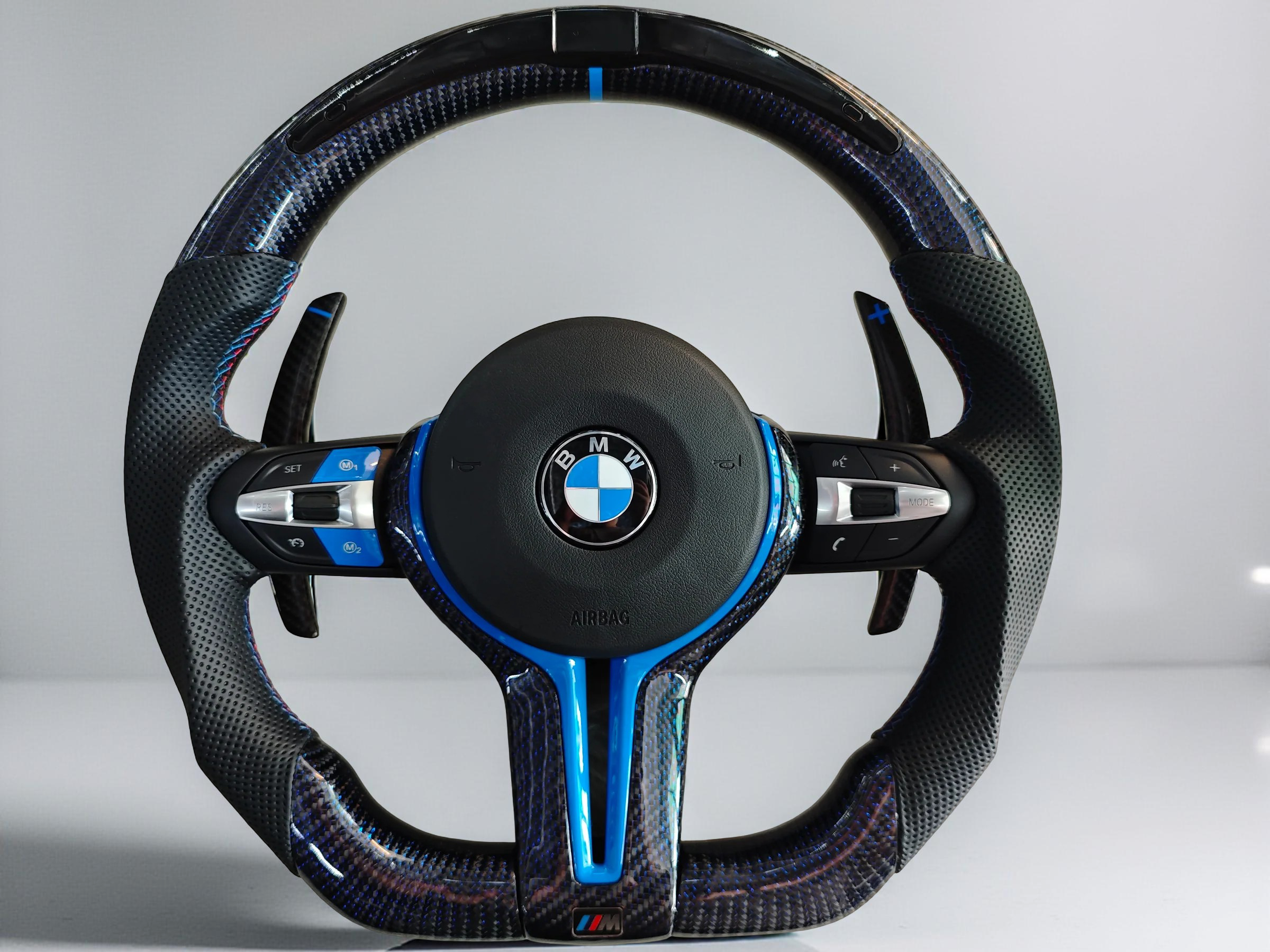 Volante BMW M – Carbono Forjado Azul Cuero Perforado Display LED
