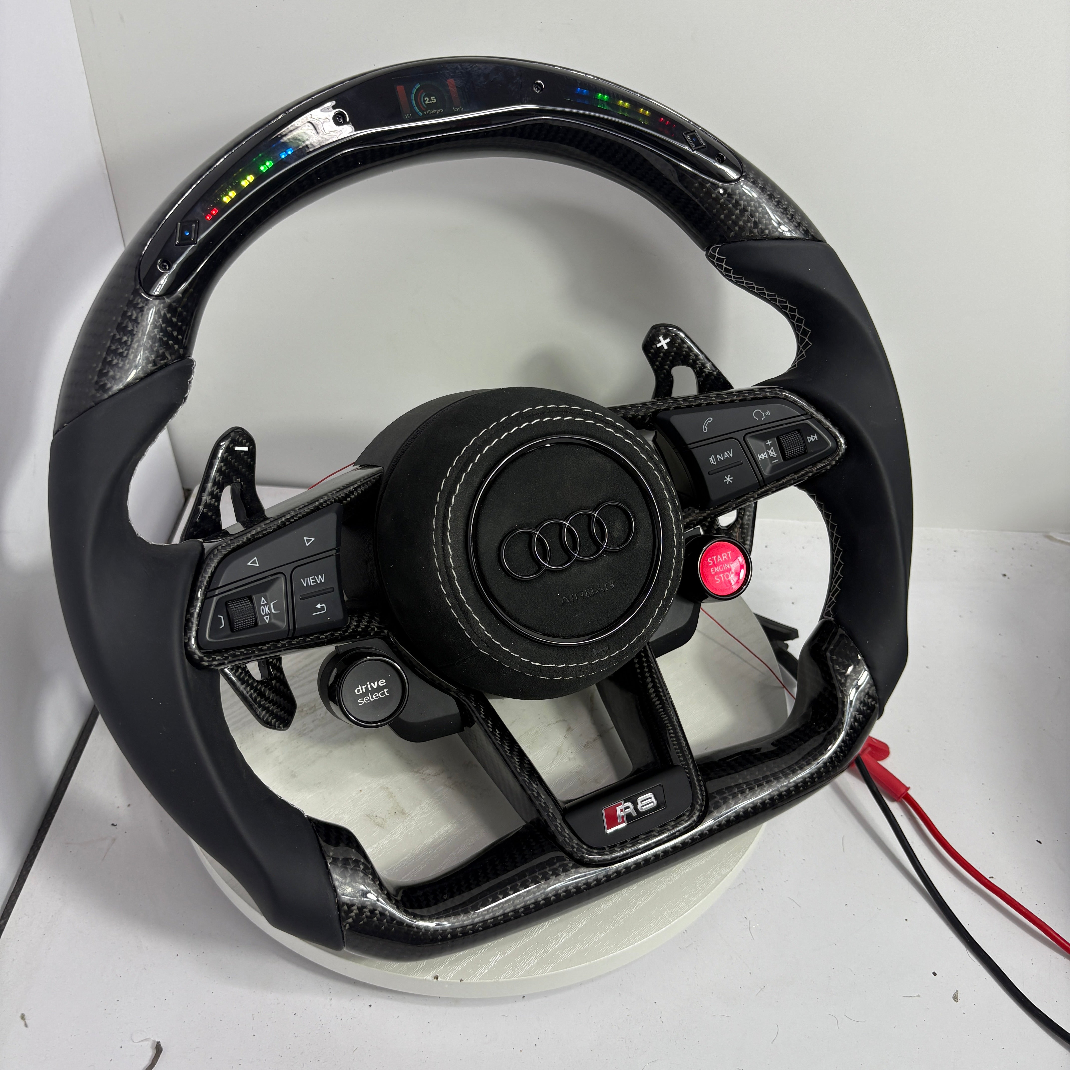 Volante Audi RS – Carbono Negro, Alcántara y Display LED