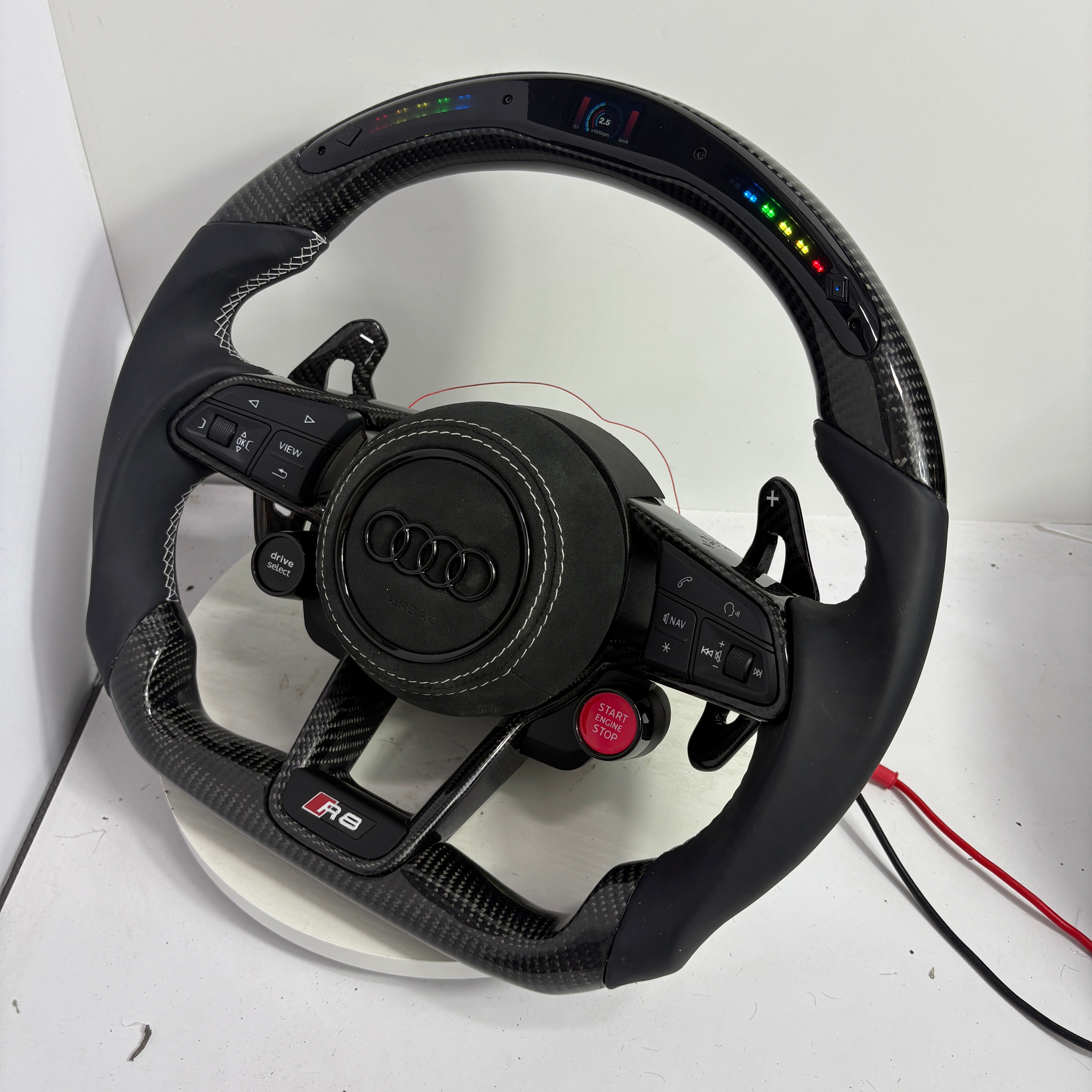 Volante Audi RS – Carbono Negro, Alcántara y Display LED