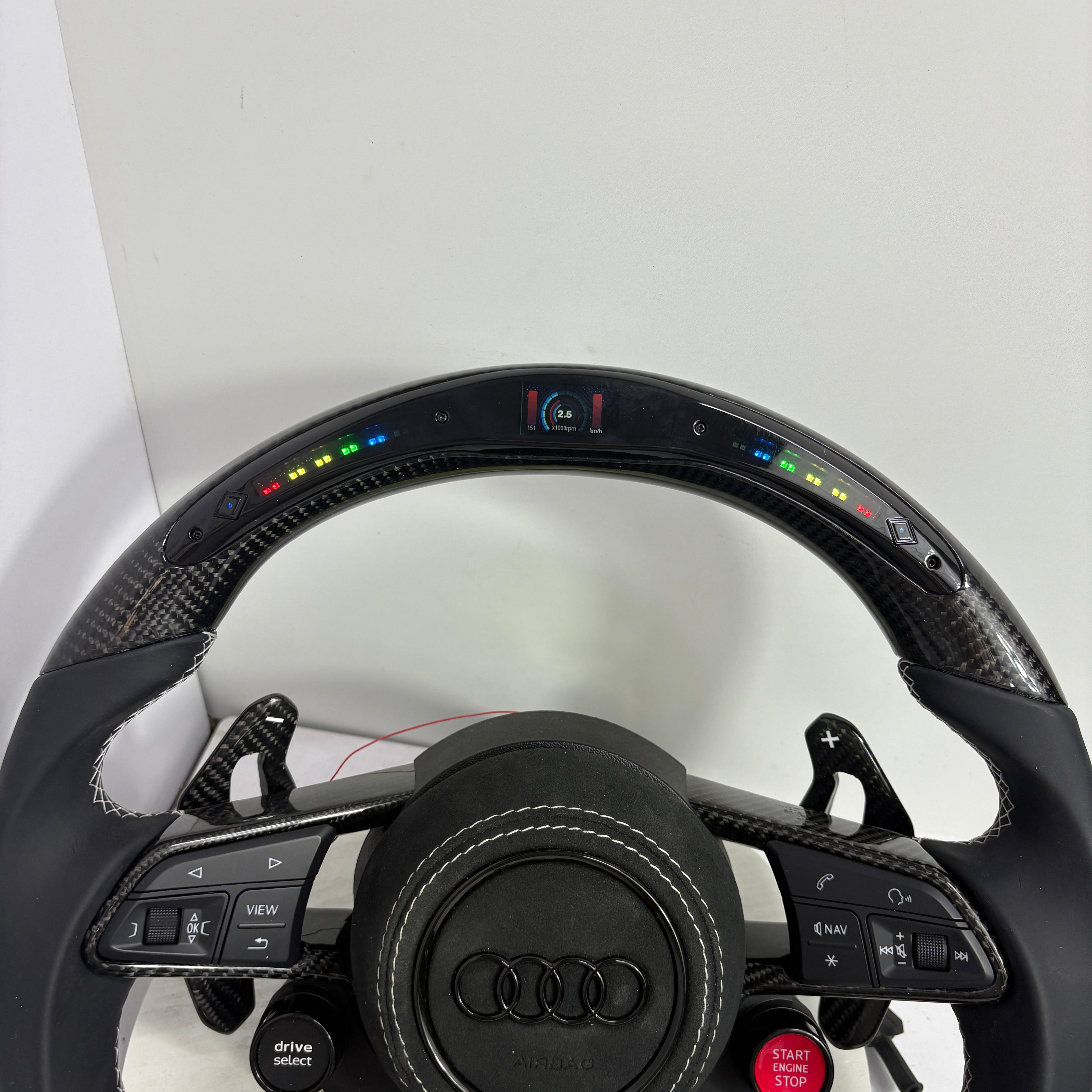 Volante Audi RS – Carbono Negro, Alcántara y Display LED