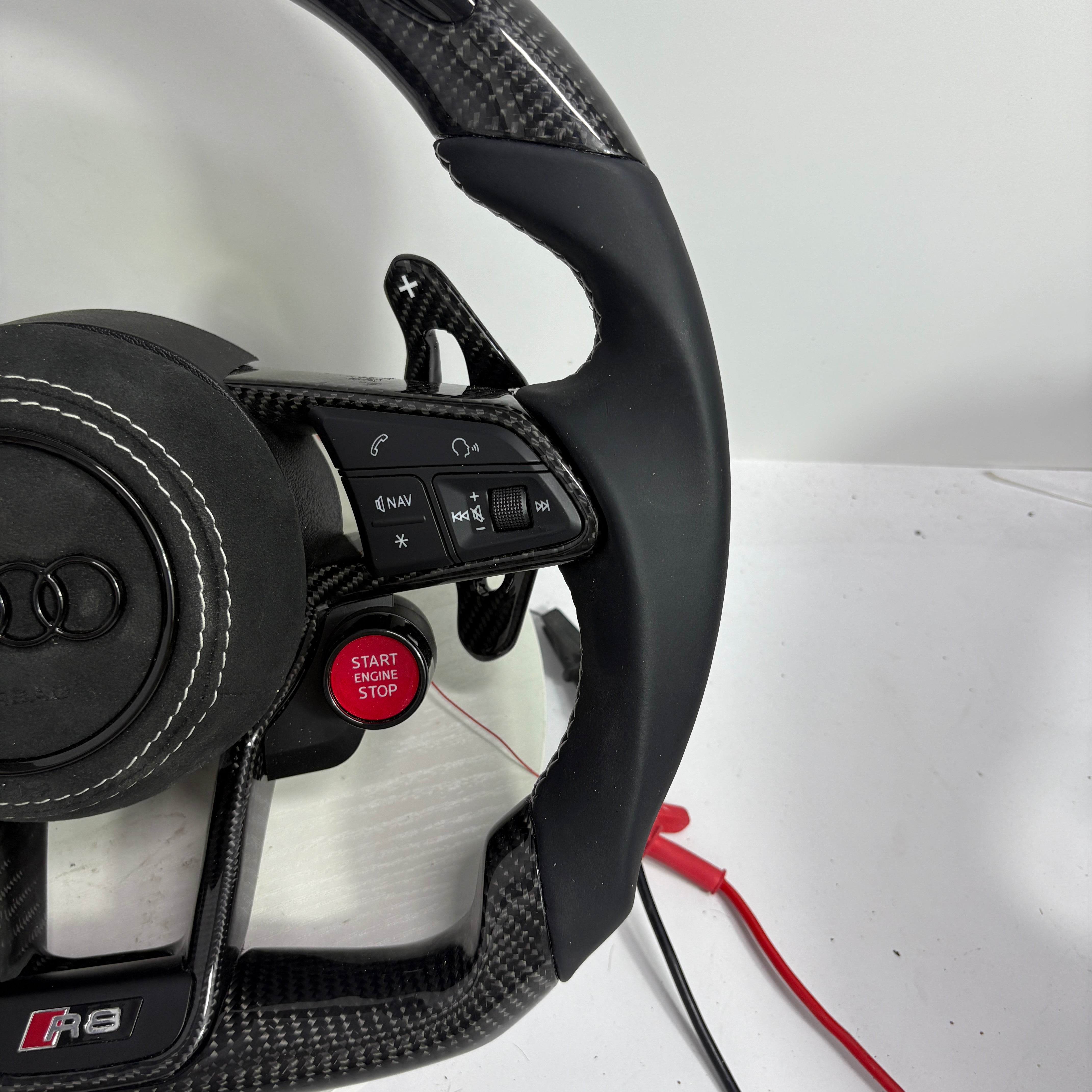 Volante Audi RS – Carbono Negro, Alcántara y Display LED