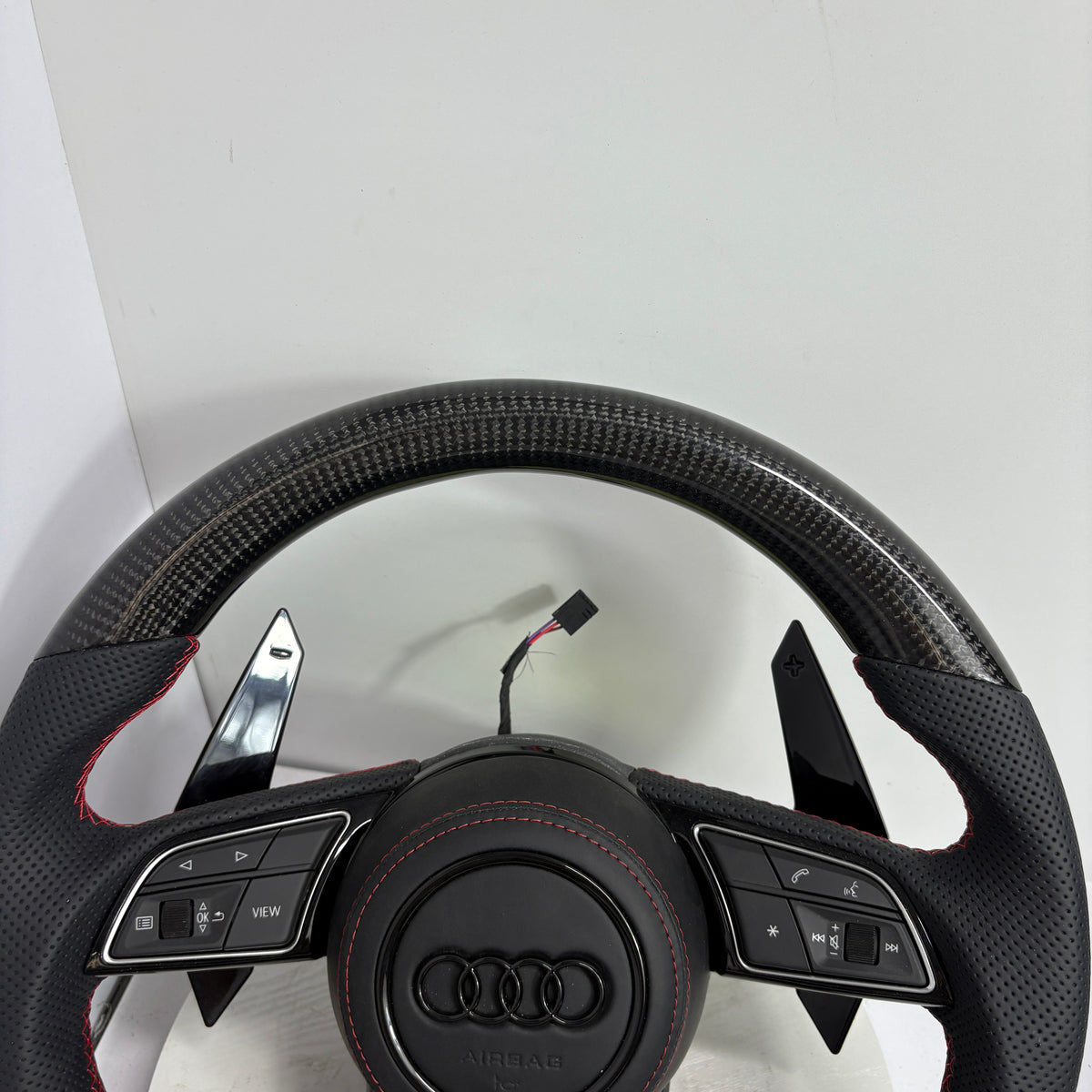 Volante Audi S Personalizado en Fibra de Carbono y Cuero Perforado con Airbag Incluido
