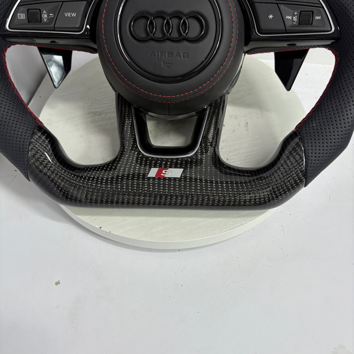 Volante Audi S Personalizado en Fibra de Carbono y Cuero Perforado con Airbag Incluido