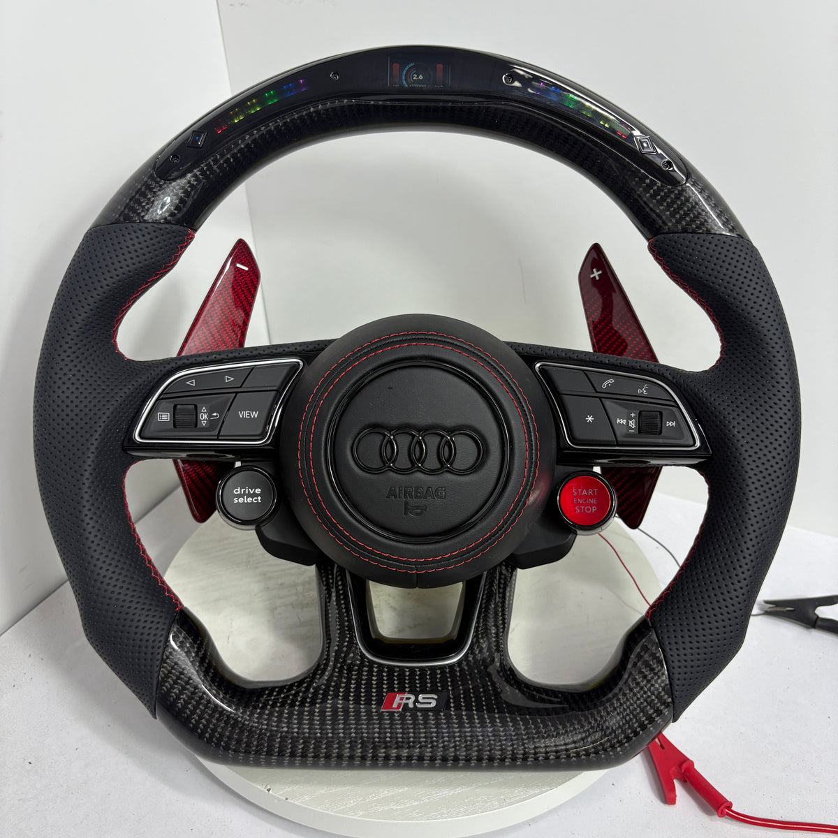 Volante Audi RS Personalizado en Fibra de Carbono, Cuero Perforado y Pantalla LED con Airbag Incluido