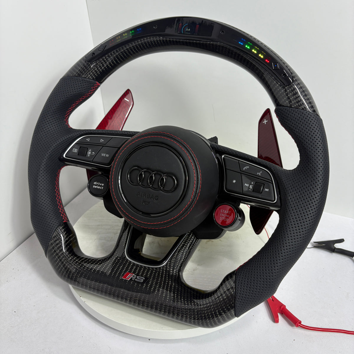 Volante Audi RS Personalizado en Fibra de Carbono, Cuero Perforado y Pantalla LED con Airbag Incluido