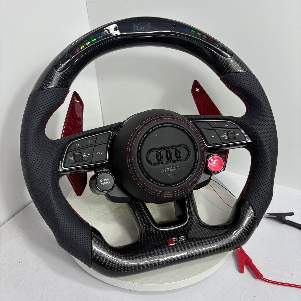 Volante Audi RS Personalizado en Fibra de Carbono, Cuero Perforado y Pantalla LED con Airbag Incluido
